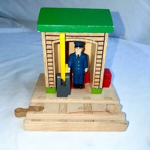 Thomas & Friends Conductor Shed Learning Curve Wooden Railway